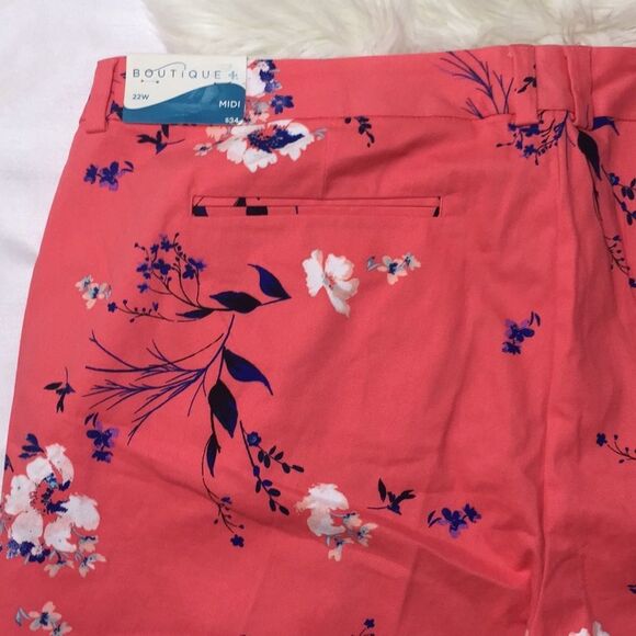 Boutique Floral Twill Shorts Size 22W - Picture 6 of 7